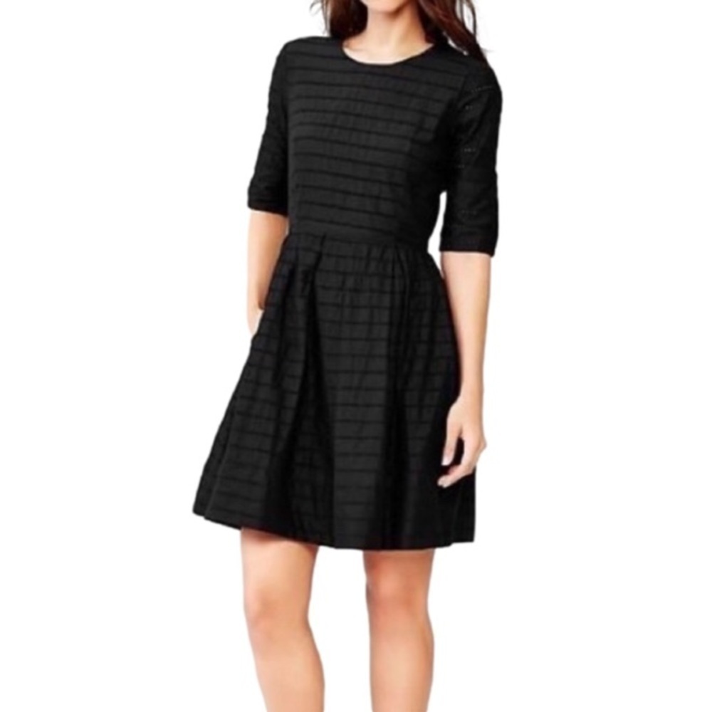 GAP Eyelet Dress Fit & Flare Short Sleeve Round Neck Lined Black Women Size 10